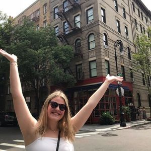 Meet your Posher, Calia